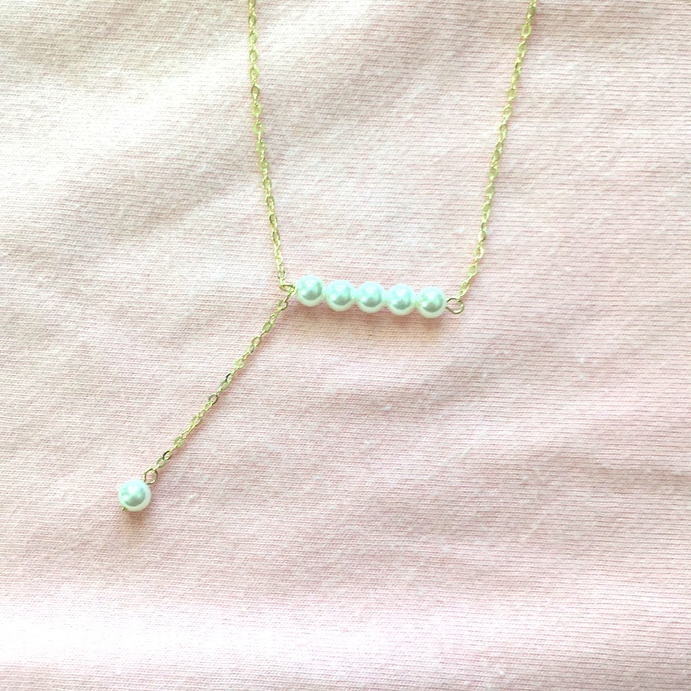 Imitation pearl necklace